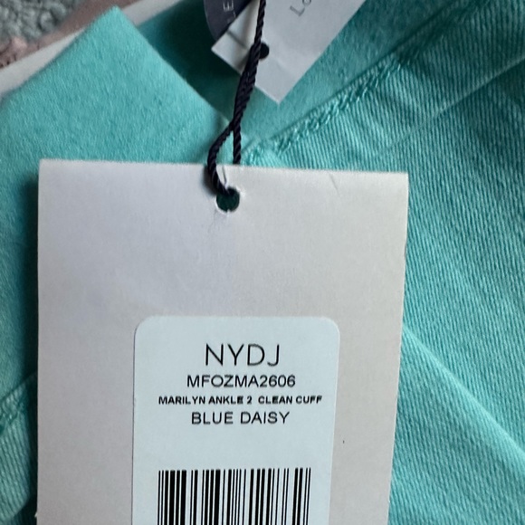 NYDJ- NWT Marilyn Ankle Cuffed Blue Daisy Turquoise SZ 10 - Picture 3 of 4